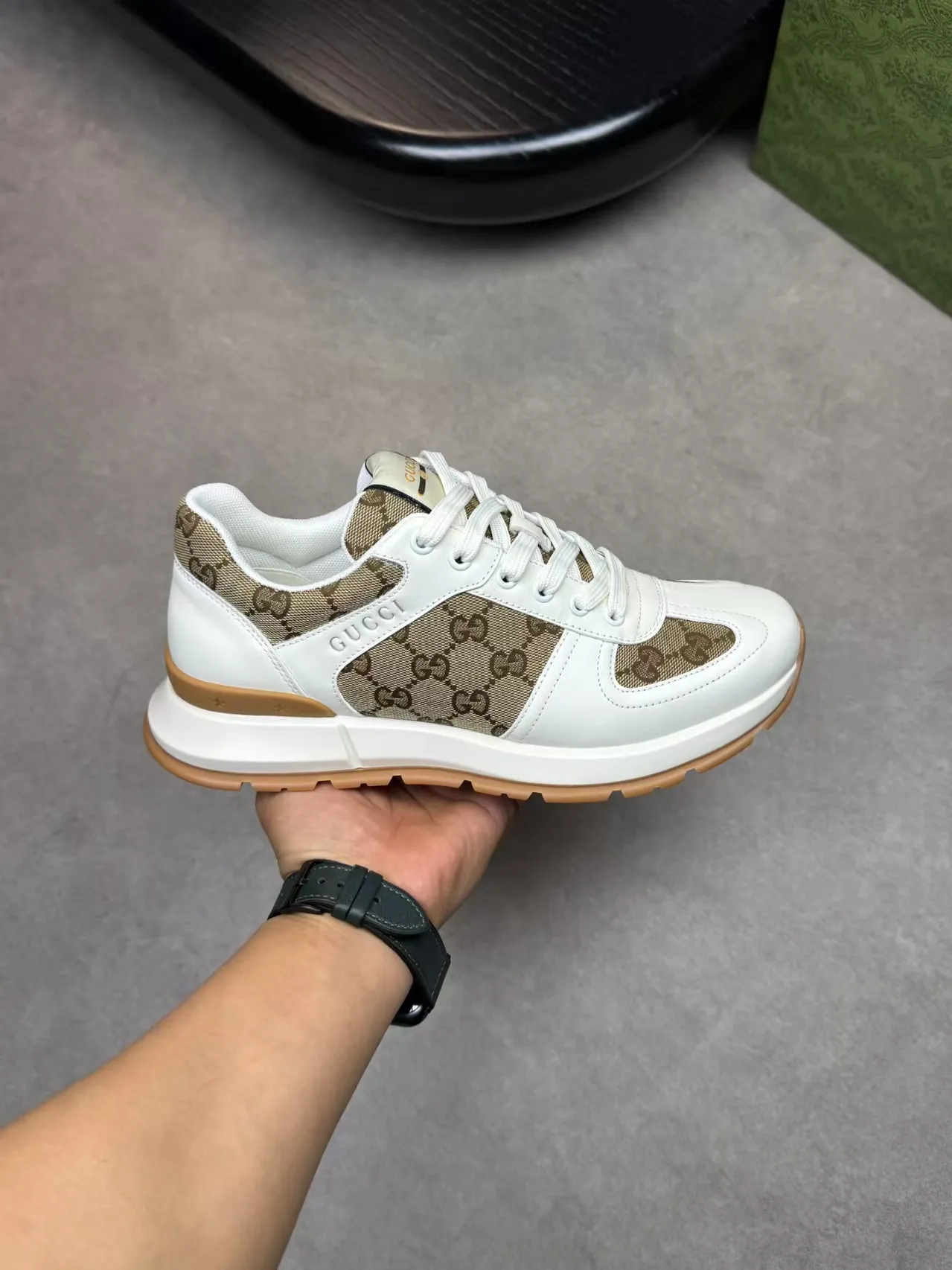 P460 new men's shoes GUCCI [Lightning] latest shoes are shipped. Original quality, fashionable, special materials, sheepskin lining, new packaging. The foot feels super comfortable and the workmanship is impeccable. Size: 38-45